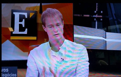 Philippe Küng discussing technology on camera